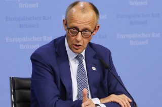 Le gouvernement allemand va augmenter le salaire minimum légal dans le pays en 2026 et 2027. Ici, le chancelier allemand Friedrich Merz. (archive) KEYSTONE/AP/Omar Havana